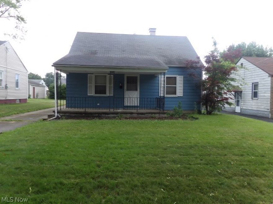 Located in Youngstown is this 4 Bedroom/1.5 Bath house. 
1 car detached garage, full unfinished basement which includes a stand up shower, Monthly rent is $675.00 plus all utilities.  Full deposit and first months rent is required.  No smoking or pets permitted. Accepting Section 8.