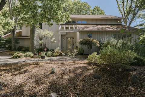 15 Laurel Hill Lane Pepper Pike OH 44124