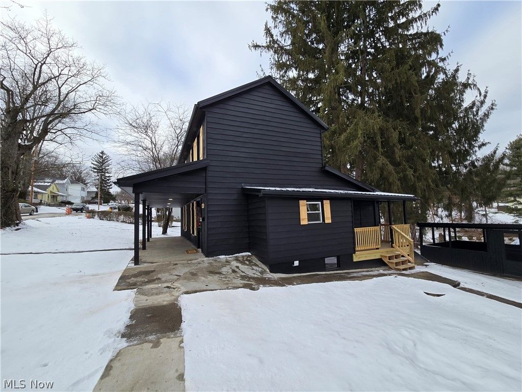 Photo of 1403 Playford Avenue, Zanesville, OH 43701 (MLS # 5187658)