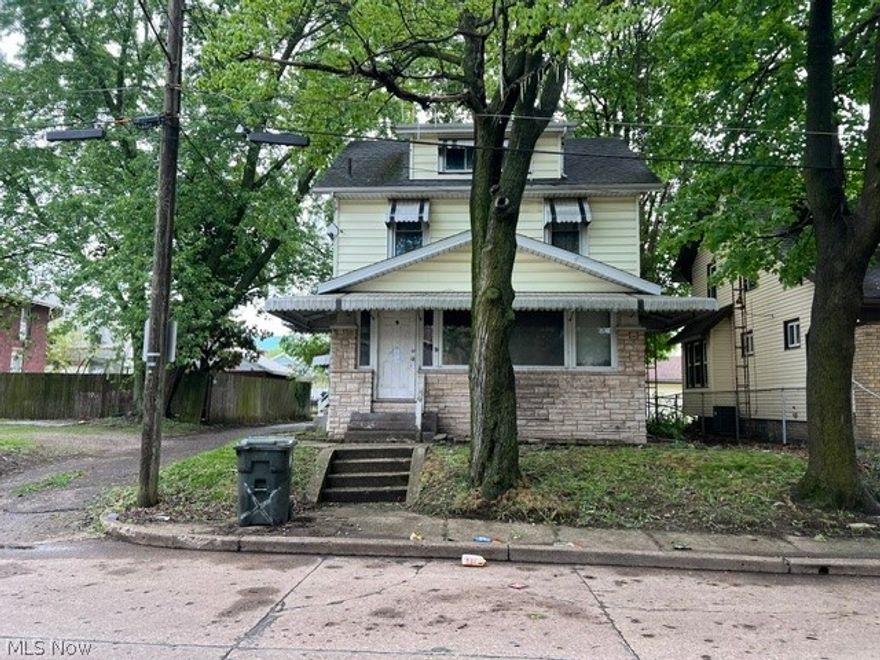 Calling all investors and savvy buyers! 610 Wertz Ave offers a solid duplex opportunity with the upper unit is in great condition and ready for occupancy, while the lower unit is in need of some TLC to get it rent-ready again. The good news? The price reflects the work needed, creating an excellent opportunity to add value and boost income potential. Seller is motivated and ready to make a deal—don’t miss your chance to unlock this property’s full potential!