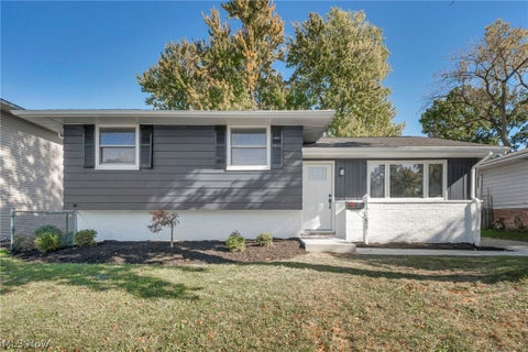 Photo of 307 Saint Lawrence Boulevard, Eastlake, OH 44095 (MLS # 5254783)