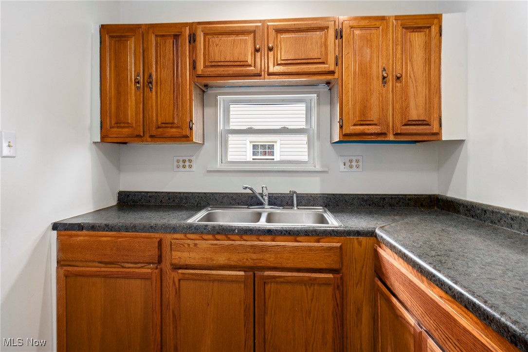 494 W Columbia Street, Alliance, Ohio image 9