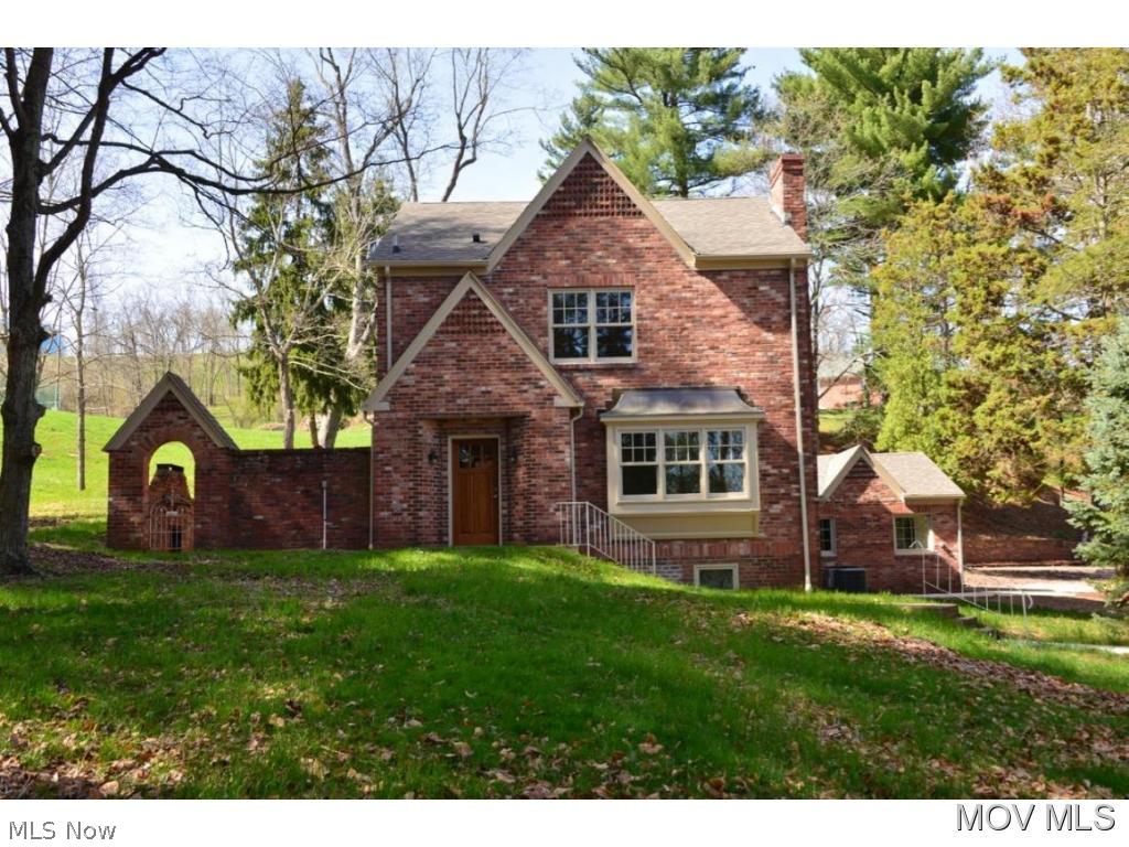 This one owner all brick home has loads of character. House has been totally updated: new kitchen with GE stainless steel appliances, insulated wood/vinyl clad Marvin windows, 2 HVAC systems, 200 amp electric, instant hot water supply. Original hardwood floors have been refinished. Basement has been finished for family room and extra laundry, small kitchen or extra bedroom. This charming home is situated on private in town property. Elem: Washington Elementary School Elem/Bus: N JrHigh: Marietta Middle School School JrHigh/Bus: N High: Marietta High School High/Bus: Y Fire: CIT Police: CTY ;SQFT=Fin L1:1060, Fin L2:826, Fin Bsmt:744, Fin Above:1886, Fin Total:2630, Unfin Bsmt:82, Unfin Above:82;GAR= 2 Car Att, Opener(s);PRKG= Off Street