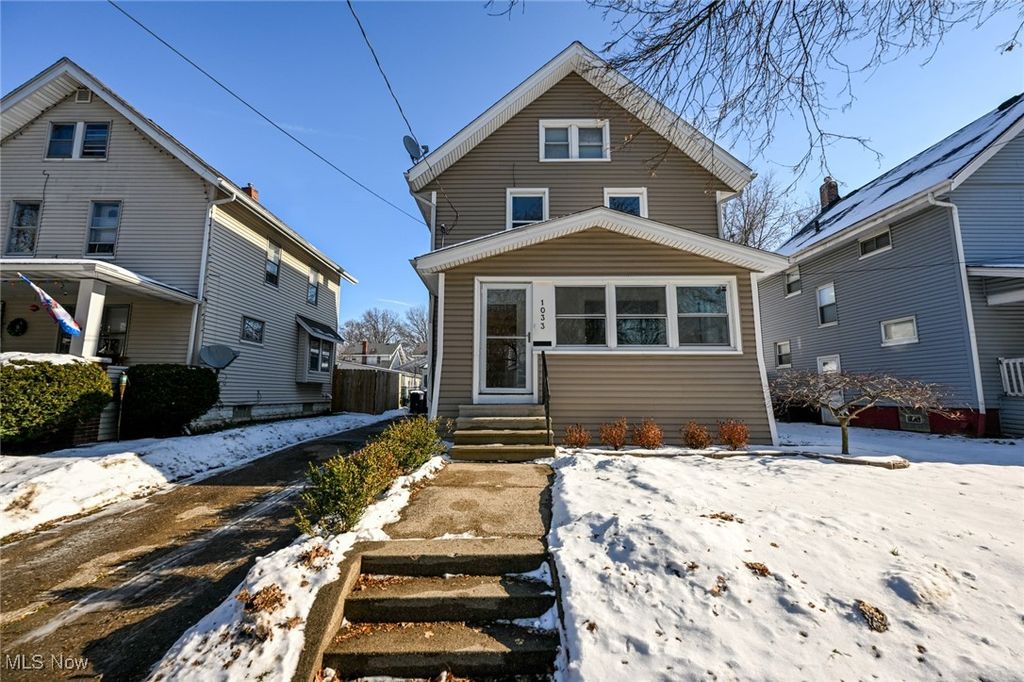 Photo of 1033 Herberich Avenue, Akron, OH 44301 (MLS # 5177798)