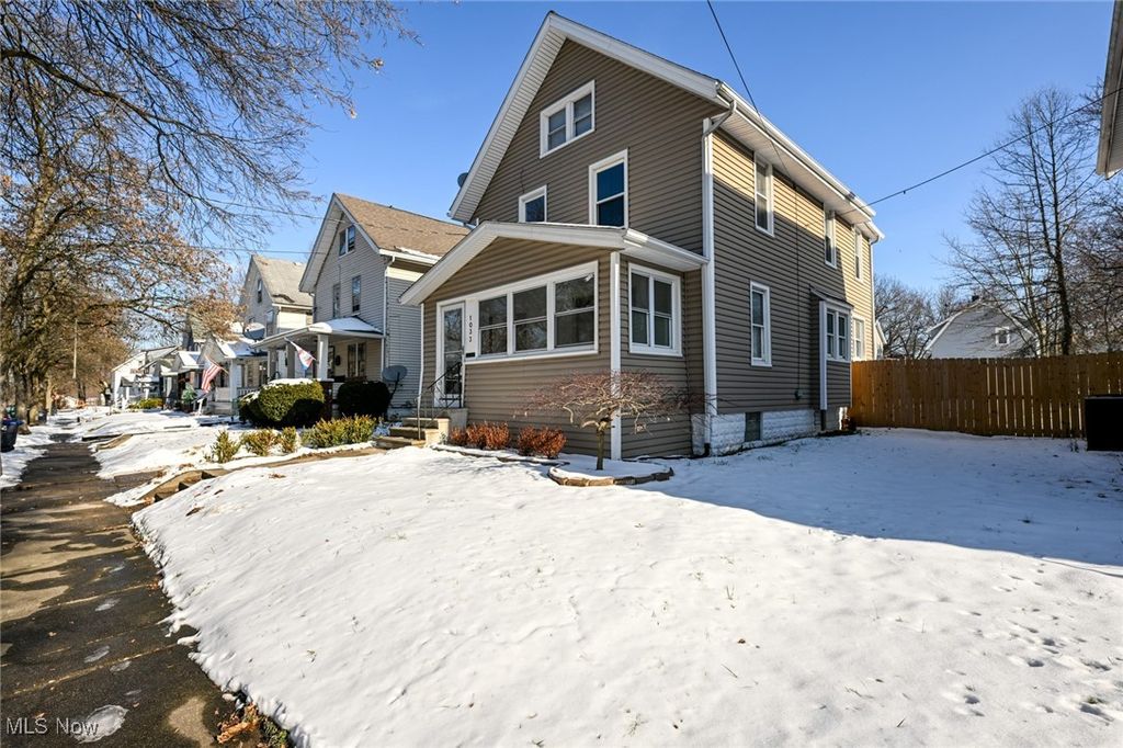 Photo of 1033 Herberich Avenue, Akron, OH 44301 (MLS # 5177798)