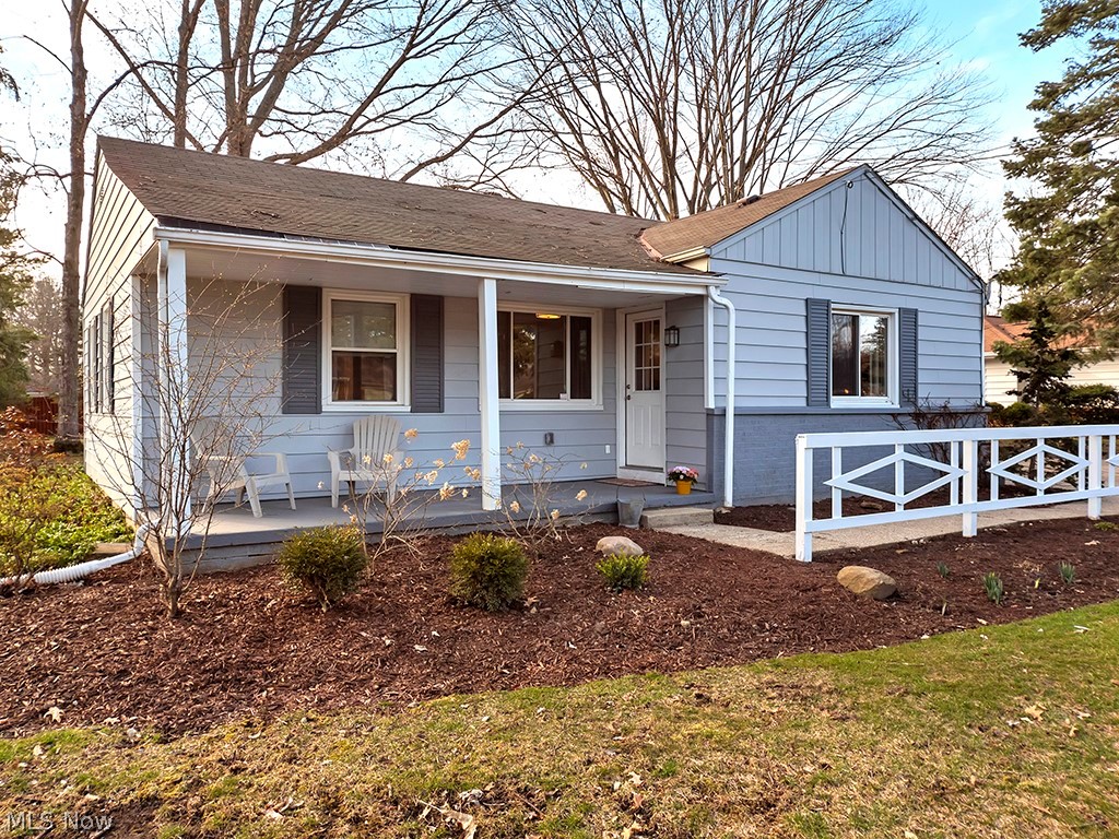 Welcome home to this charming and meticulously maintained Ranch home!!!! Renovated Kitchen with custom cabinets, granite countertops, stainless steel appliances, large eat in kitchen and open to a spacious family room. Features three large bedrooms and a renovated Full bathroom. Hardwood floors throughout the entire house, including the Laundry room. Newly finished Sunroom with slate flooring, reclaimed barnwood ceilings, and new windows. Furnace/AC (2015) Hot Water Heater (2015) Windows (2015). Walking distance to all of Solon's top ranked schools, library, recreation center and shopping centers. Do not miss out on this wonderful opportunity!