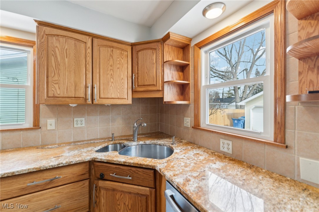 5637 Decker Road, North Olmsted, Ohio image 22