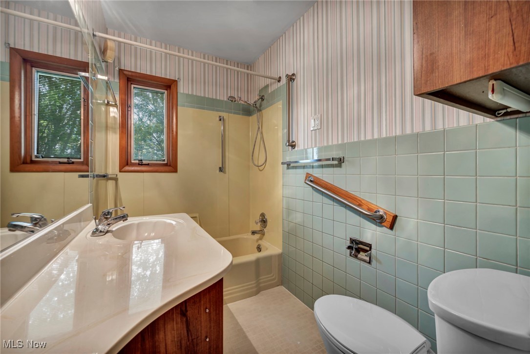 435 Roanoke Avenue, Cuyahoga Falls, Ohio image 19