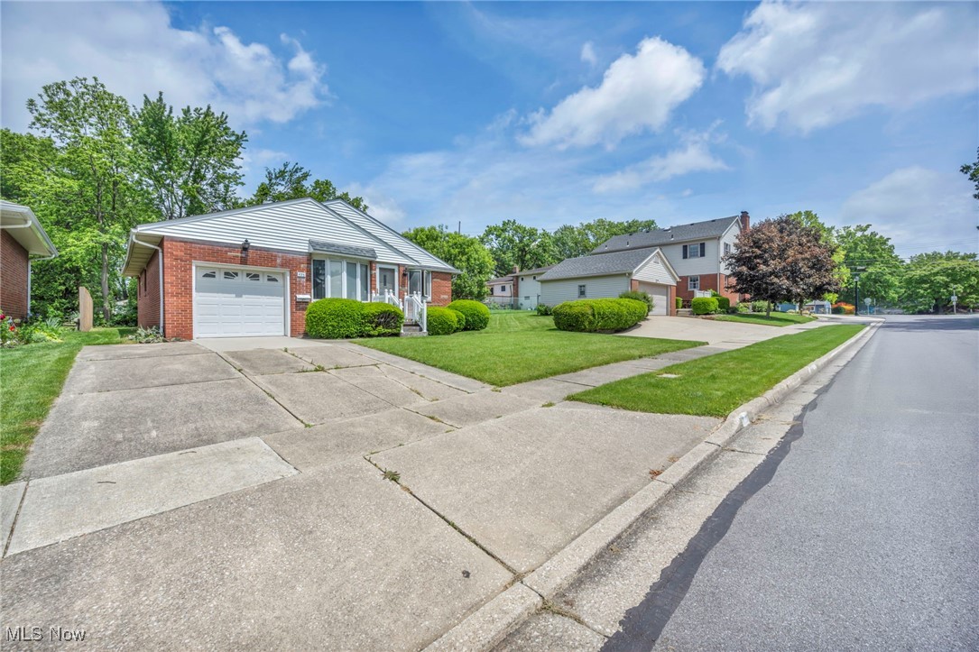 435 Roanoke Avenue, Cuyahoga Falls, Ohio image 34