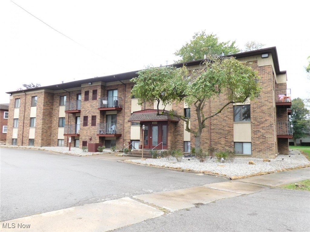 Located in Warren is this 1 Bed/1 Bath upper floor Apartment is located in Warren that accepts Section 8. The kitchen has a stove and refrigerator which the tenant is to maintain. This apartment has Central Air, a balcony and there is coin laundry on site. Monthly rent is $750.00 with heat and water included in the monthly rent. Tenant pays for the electric. For $40.00 extra a month there is garage parking available. Full deposit of $750.00 and first months rent is required before an approved tenant can move in. No smoking and no pets.