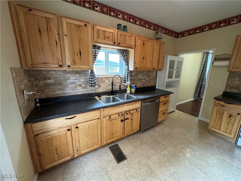 208 Walton Avenue, Barnesville, Ohio image 7