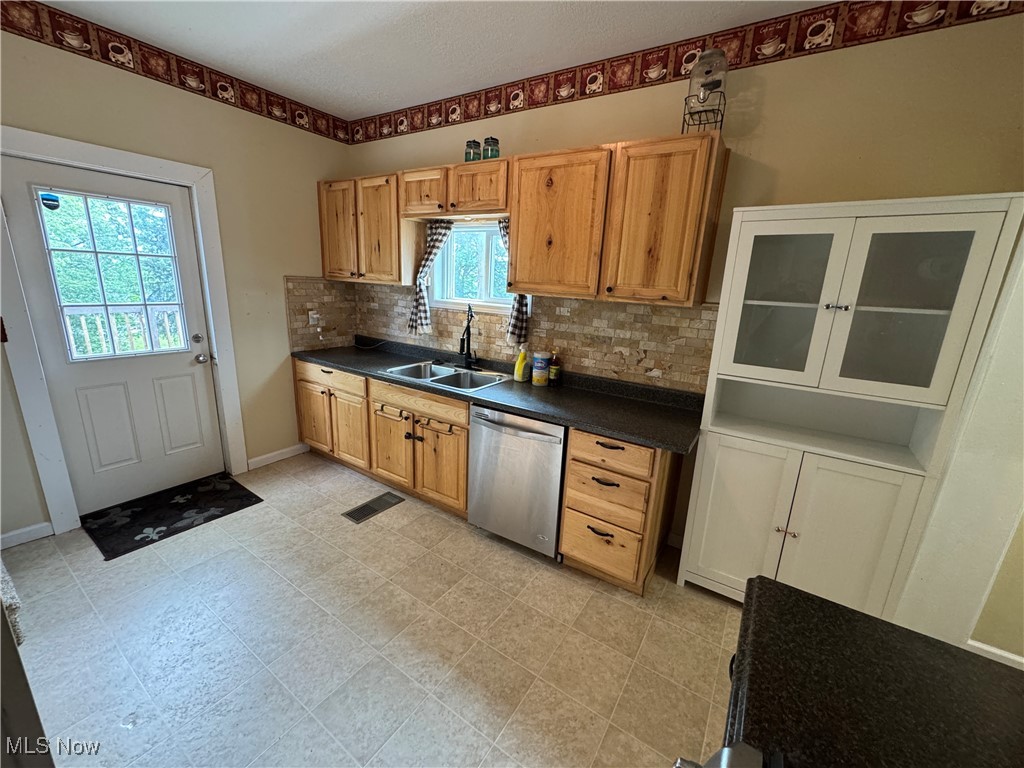 208 Walton Avenue, Barnesville, Ohio image 6