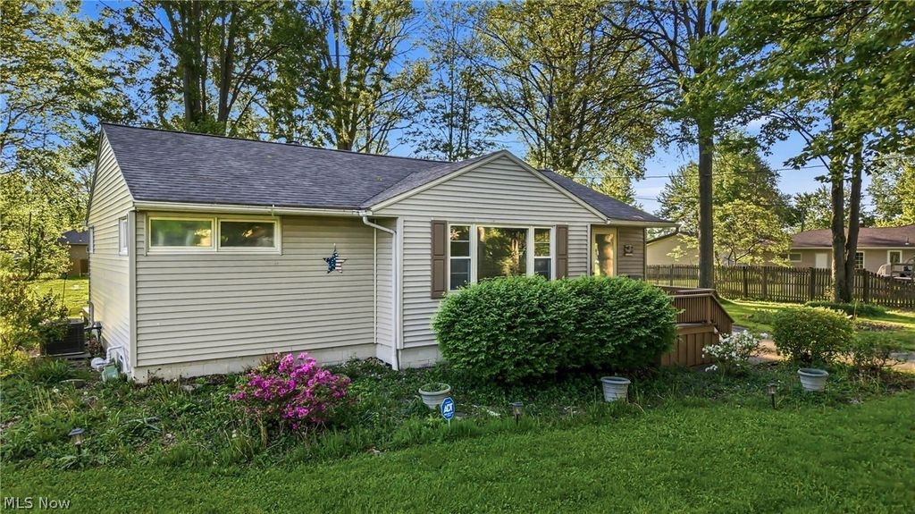 Photo of 5863 Emerson Avenue NW, Champion, OH 44483 (MLS # 5208815)