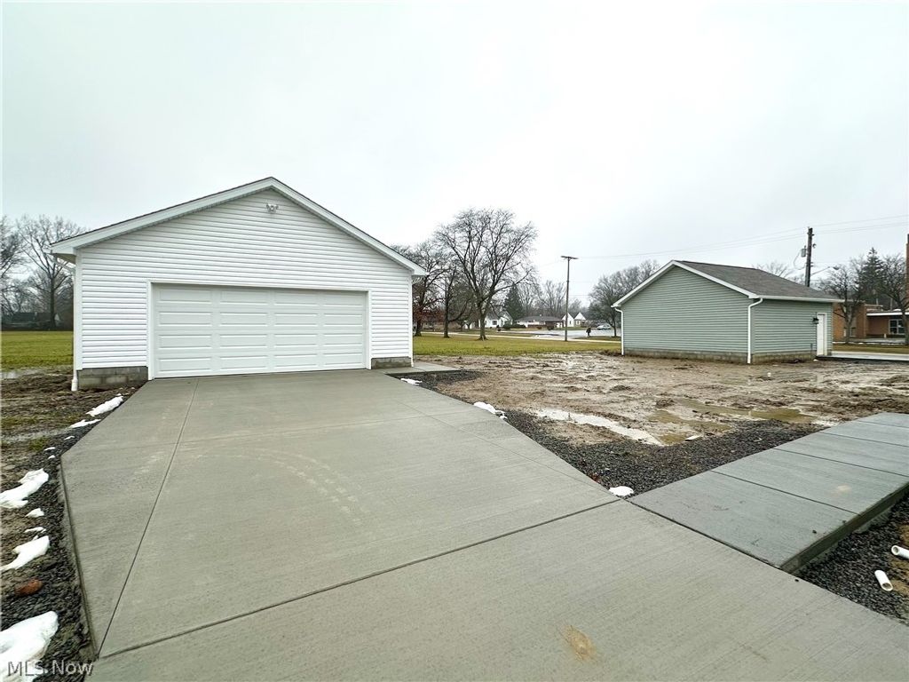 Photo of 1587 Drexel Avenue NW, Warren, OH 44485 (MLS # 5192995)