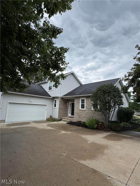 Homes For Sale - 5479 Cable Point Circle<br/> Canton, OH 44718