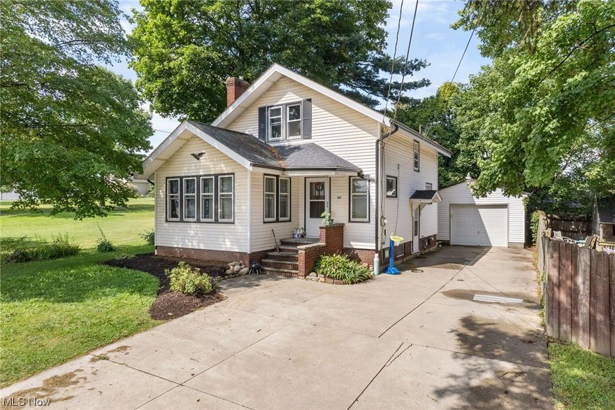 Welcome to 917 Manchester ave! This 2 bedroom Tuslaw LSD home has been meticulously updated from top to bottom. Inside you'll notice the all original hardwood trim and flooring. Located just minutes from Tuslaw schools, this would be a great first time home buyer home, or perfect for an investor to add to their portfolio.