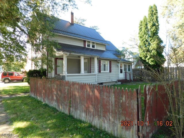 Cute bungalow w/in walking distance to Ashtabula Harbor and the beach! Minor repairs will require cash or conventional financing. Priced to sell. Possible AirBNB candidate with minimal preparation. Great investment property!!!