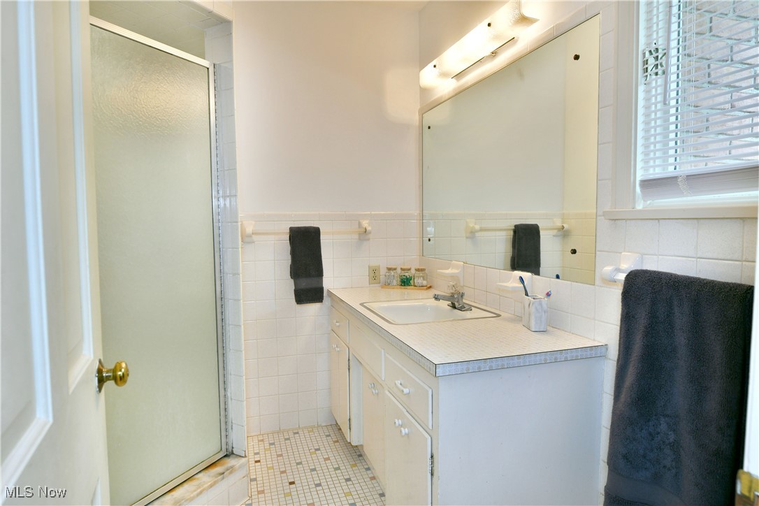 8615 Squirrel Hill Drive, Warren, Ohio image 24