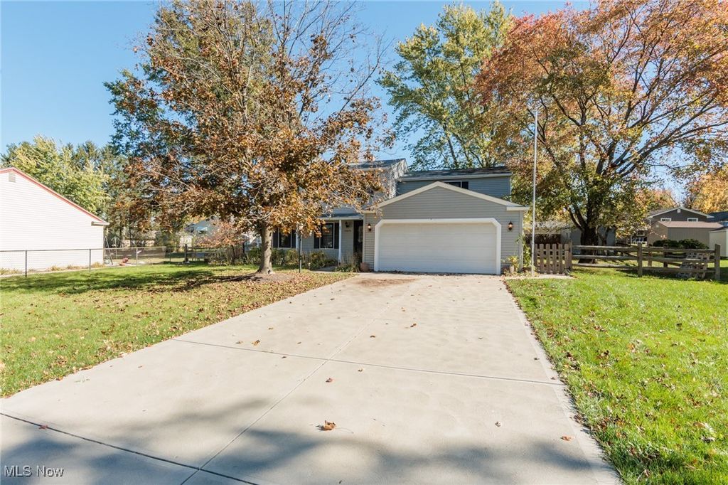 Photo of 15639 Indianhead Lane, Strongsville, OH 44136 (MLS # 5168615)