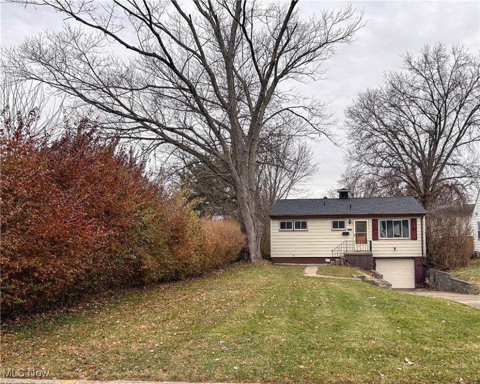 Great opportunity for a 3 bedroom raised ranch home in Boardman school district . Close to dining, shopping, schools, medical and freeways yet situated in a quiet neighborhood. New flooring, paint & light fixtures throughout most of the house. The eat in kitchen has new cabinets & countertops. A walk out lower level could be finished into a family room, home office or whatever other need you may have and provides plenty of storage & utility room space. Attached garage. New roof, updated electrical & a home warranty make this house a worry free purchase! Call today.