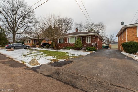 Photo of 1030 Saxon Avenue, Akron, OH 44314 (MLS # 5185369)