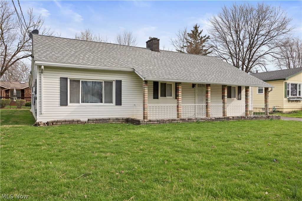 Photo of 142 Parmely Avenue, Elyria, OH 44035 (MLS # 5197770)