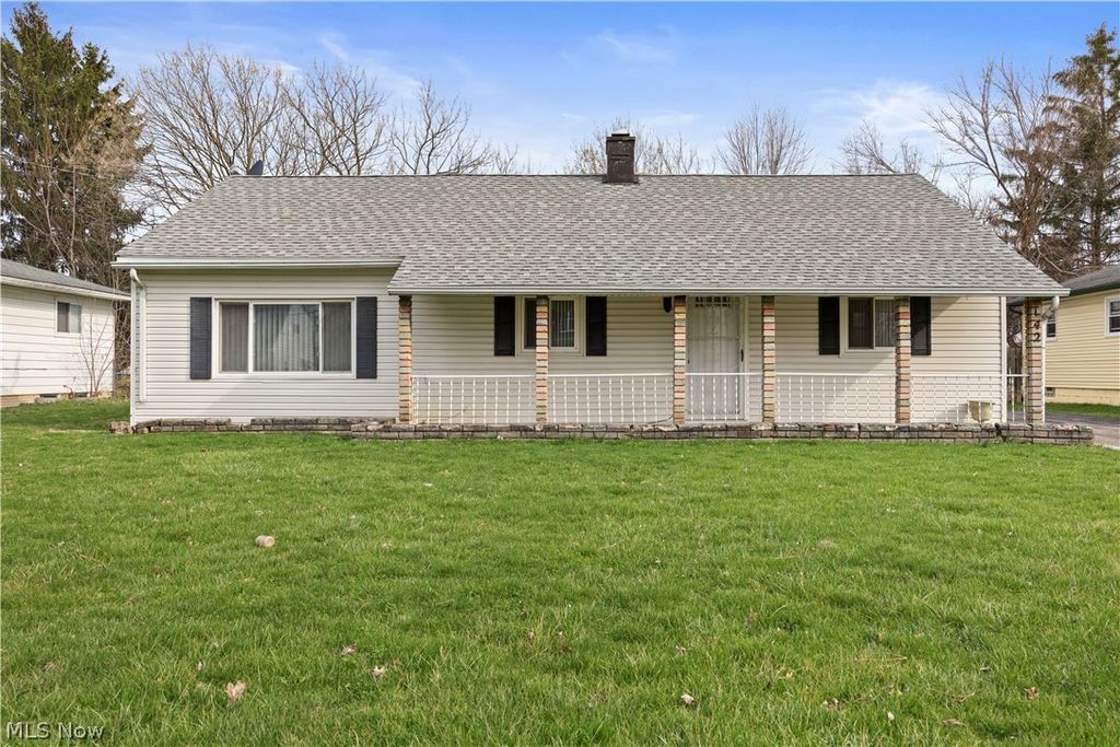 Photo of 142 Parmely Avenue, Elyria, OH 44035 (MLS # 5197770)