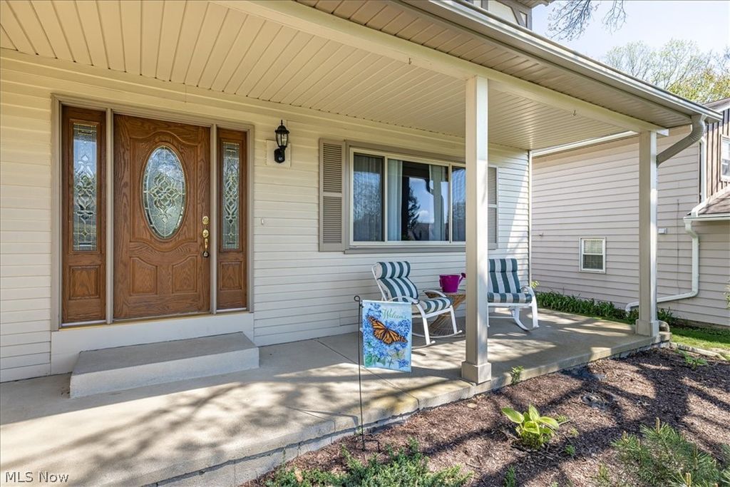 Photo of 14272 E Hartford Drive, Strongsville, OH 44136 (MLS # 5203261)