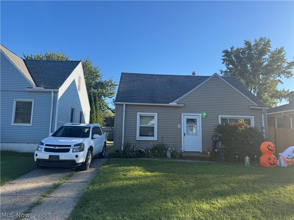 Photo of 12301 Carrington Avenue, Cleveland, OH 44135 (MLS # 5195194)