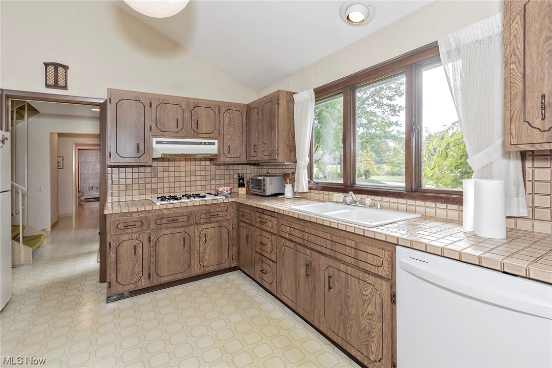 Ainsworth Country Estates Inc - Residential