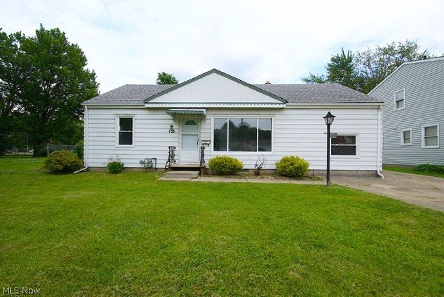 Great location, close to all freeways & shopping.  Newly remodeled kitchen with all appliances & granite counters, covered patio, hardwood floors, 2 carpeted bedrooms, plenty of storage, endless hot water, 2 car garage.