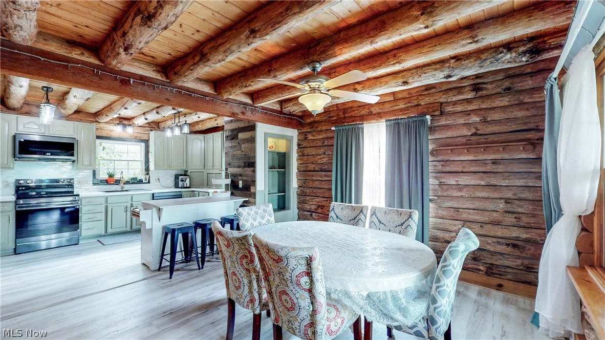 BROWNS ADD TO SHERMAN WOOD ESTS LOT 5 - Residential