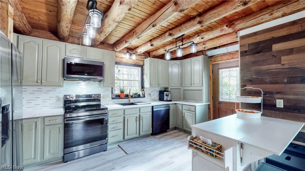 BROWNS ADD TO SHERMAN WOOD ESTS LOT 5 - Residential