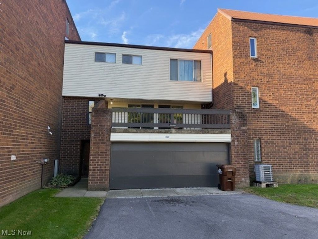 Photo of 2069 Penguin Avenue, Akron, OH 44319 (MLS # 5167938)