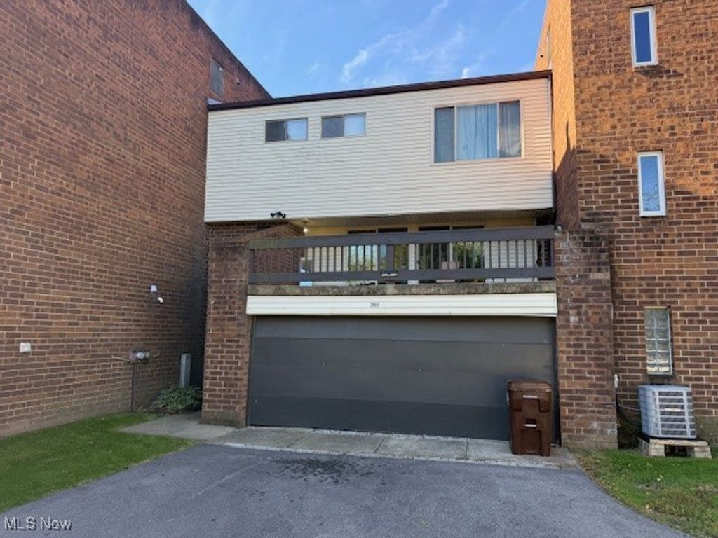 Photo of 2069 Penguin Avenue, Akron, OH 44319 (MLS # 5167938)