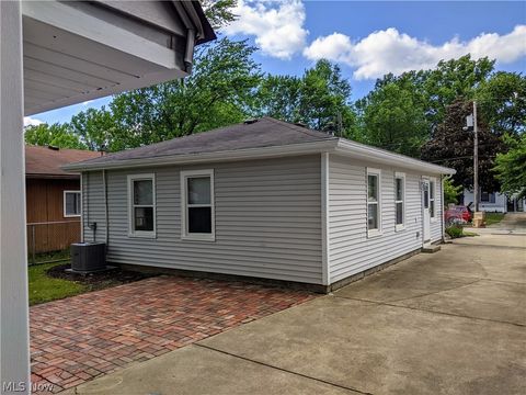 Tiny photo for 549 Delaware Avenue, Elyria, OH 44035 (MLS # 5189748)