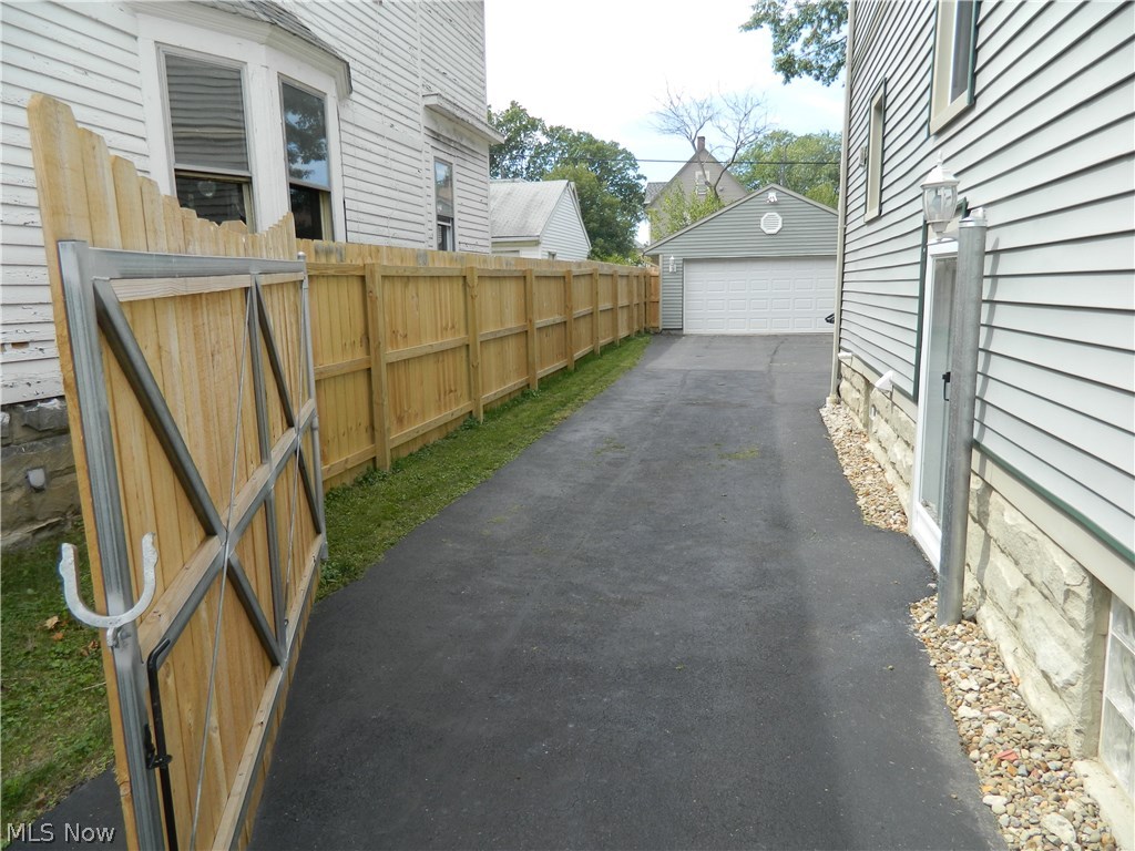 John E Ensigns Lakewood - Residential