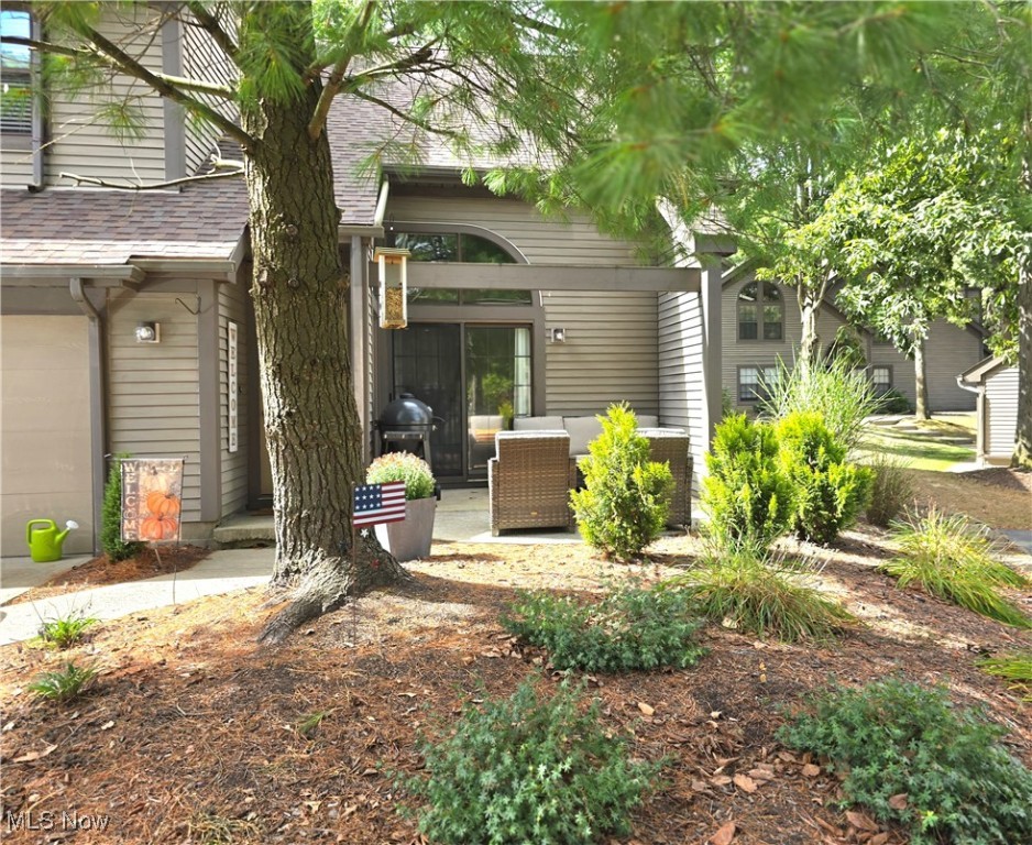Beautifully updated 2 bedroom, 2.5 bath townhouse-style condo in the desirable Mill Creek Woods! Featuring a brand new custom designed kitchen including new appliances, open loft (ideal for home office, flex space or potential 3rd bedroom), first floor laundry, and attached garage. The open-concept design creates a seamless flow from the kitchen to the dining and living area, perfect for both relaxing and entertaining. Upstairs you will find the spacious master suite and walk-in closet, a guest room, full bath and the loft area. This condo has been professionally painted with new flooring throughout and is move-in ready!
You will also enjoy access to vibrant community featuring a clubhouse, pool, bocce courts,basketball court and new pickleball and tennis courts!. Whether you're looking for recreation, relaxation, or connection, this neighborhood has it all!