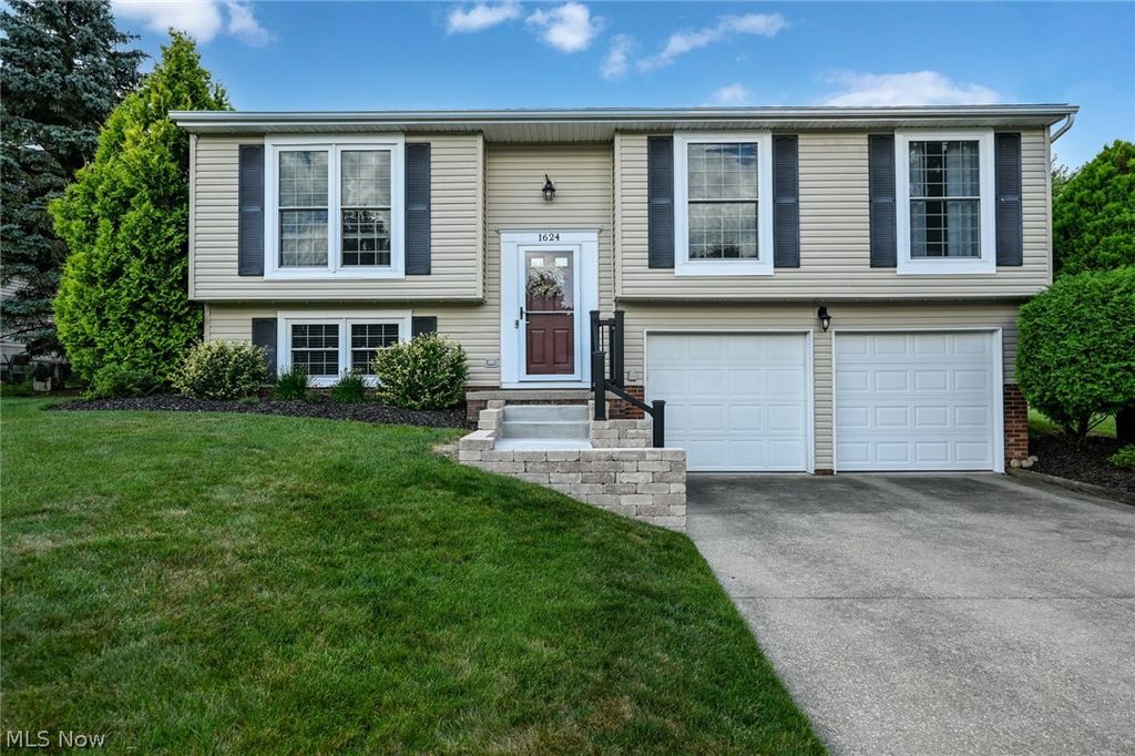 Photo of 1624 Kasserine Court, Twinsburg, OH 44087 (MLS # 5226437)