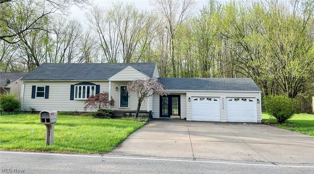 Photo of 42009 Adelbert Street, Elyria, OH 44035 (MLS # 5203218)