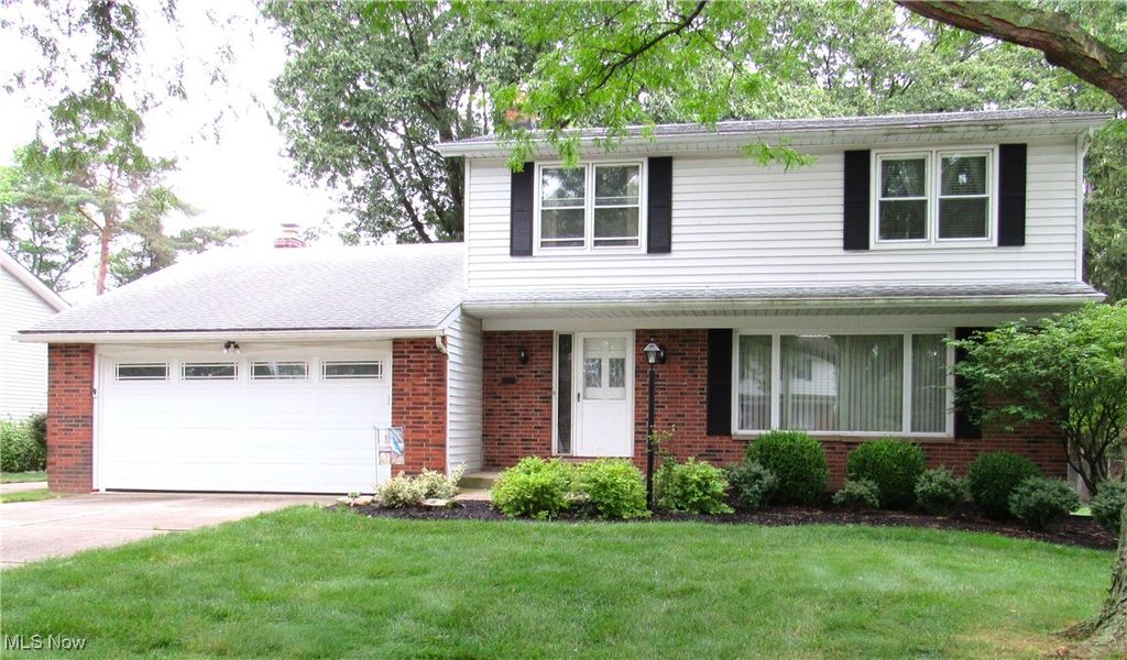 Photo of 4805 Maple Hill Drive, Seven Hills, OH 44131 (MLS # 5167855)