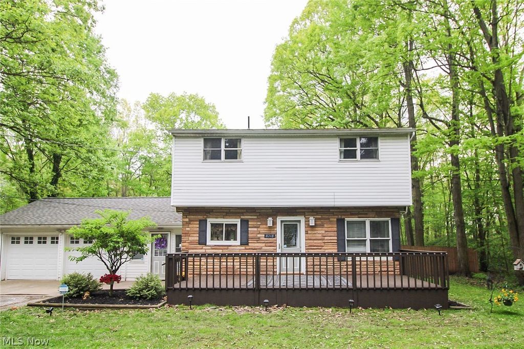 Photo of 8248 Dawson Drive SE, Warren, OH 44484 (MLS # 5210705)