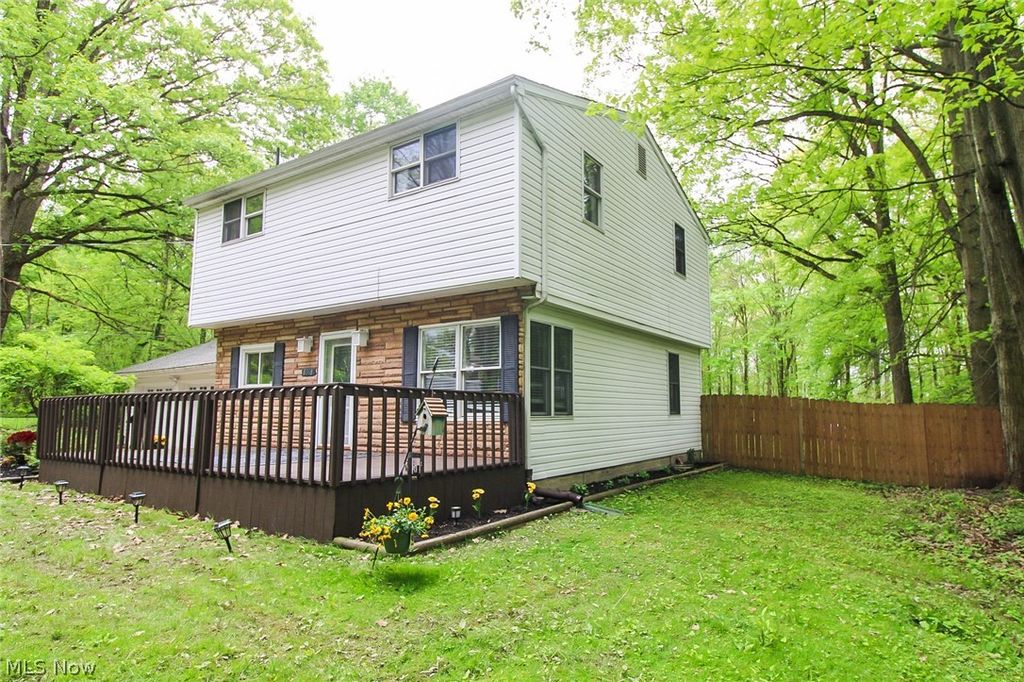Photo of 8248 Dawson Drive SE, Warren, OH 44484 (MLS # 5210705)