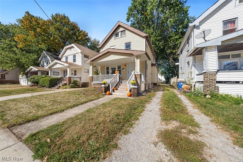 Photo of 9902 Zimmer Avenue, Cleveland, OH 44102 (MLS # 5200254)