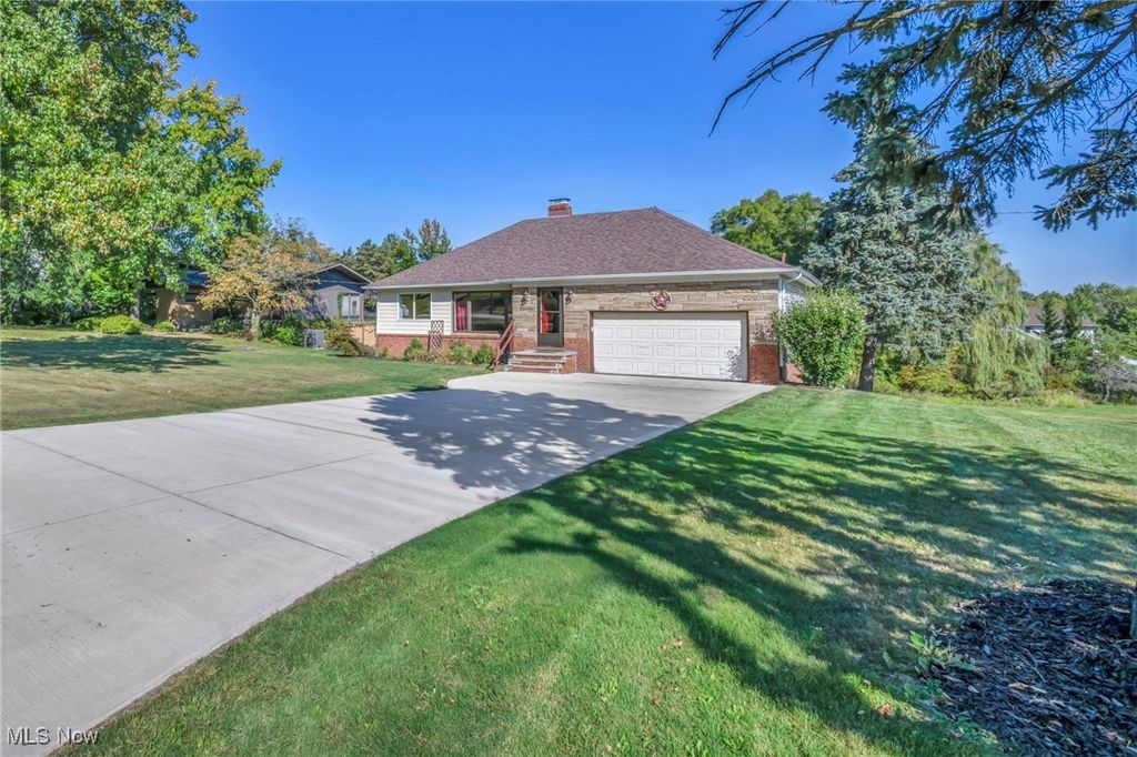 Photo of 4523 Oakes Road, Brecksville, OH 44141 (MLS # 5158909)