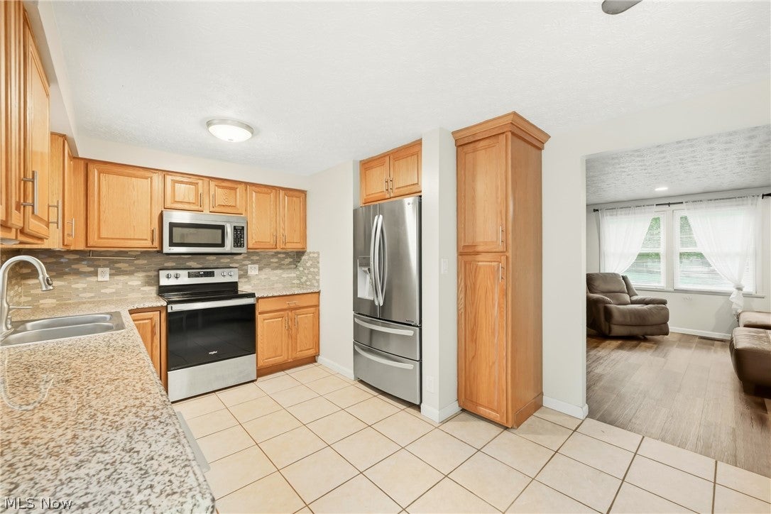 7794 Castle Rock