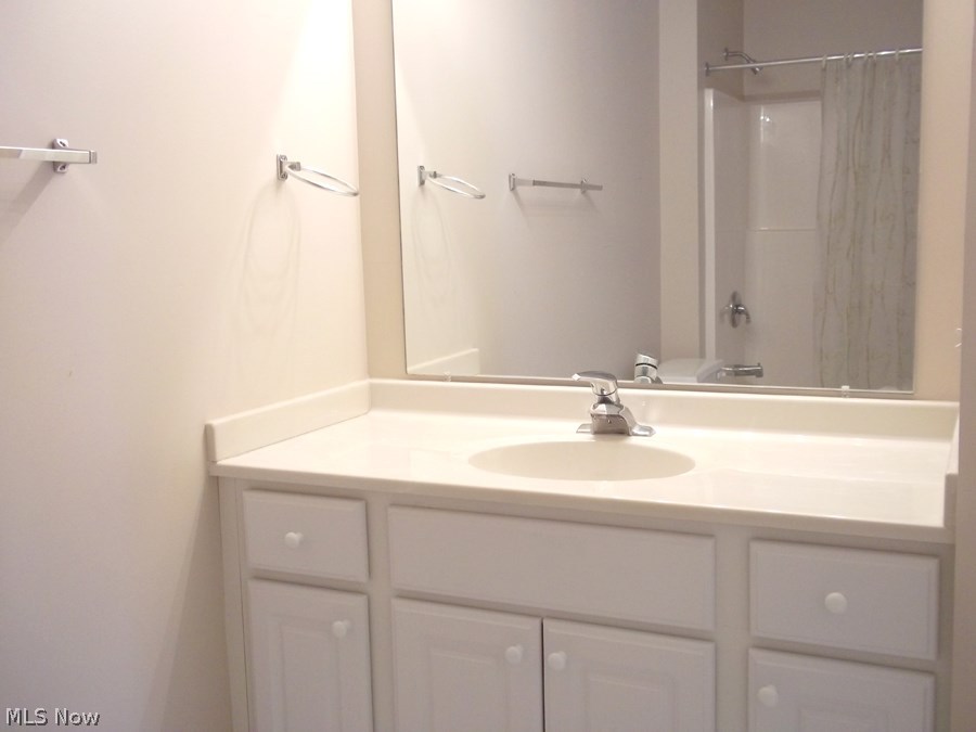 Lenox Greens Condo Ph 02 - Residential Lease