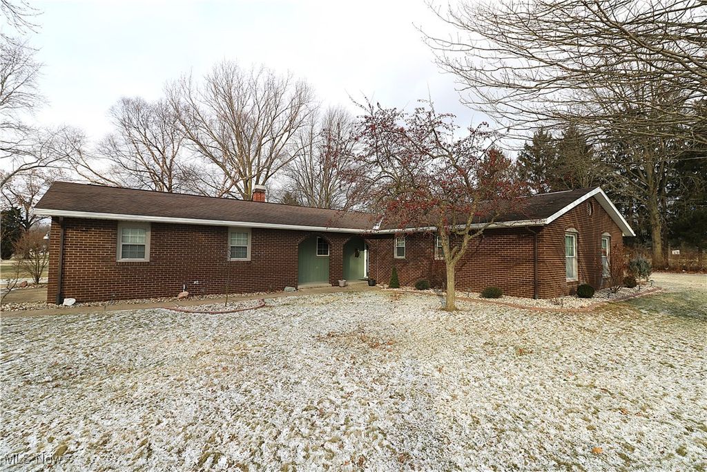 Photo of 102 Fairway Circle, Norwalk, OH 44857 (MLS # 5179045)