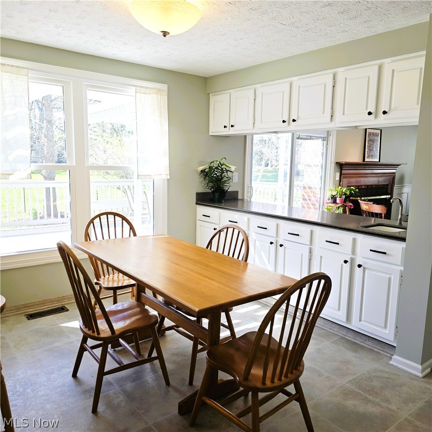 9898 Lakeview Circle