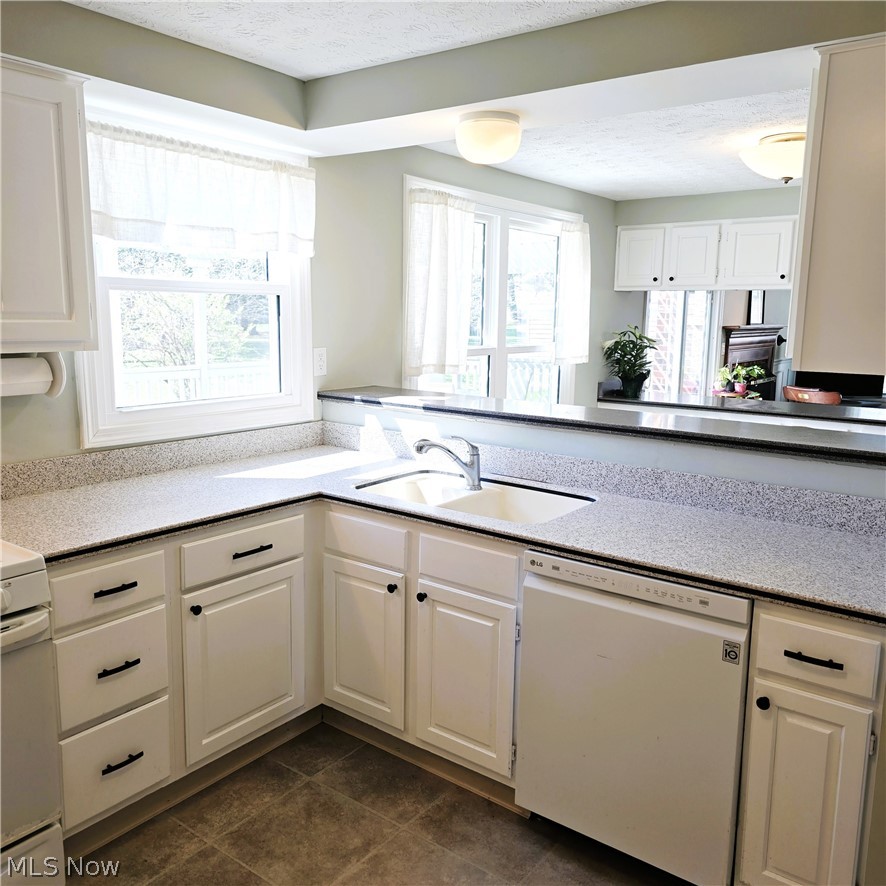 9898 Lakeview Circle